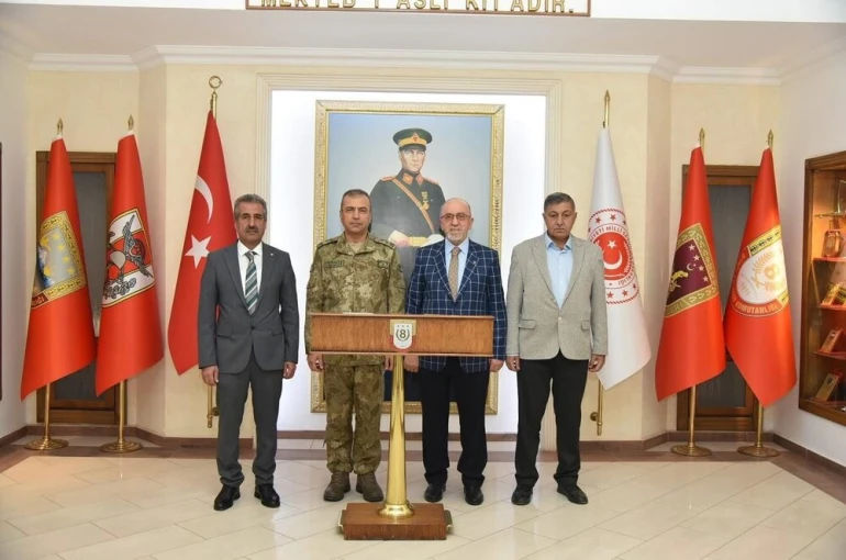 Başkan Dumandağ, Kolordu Komutanı Durmaz ile bir araya geldi 