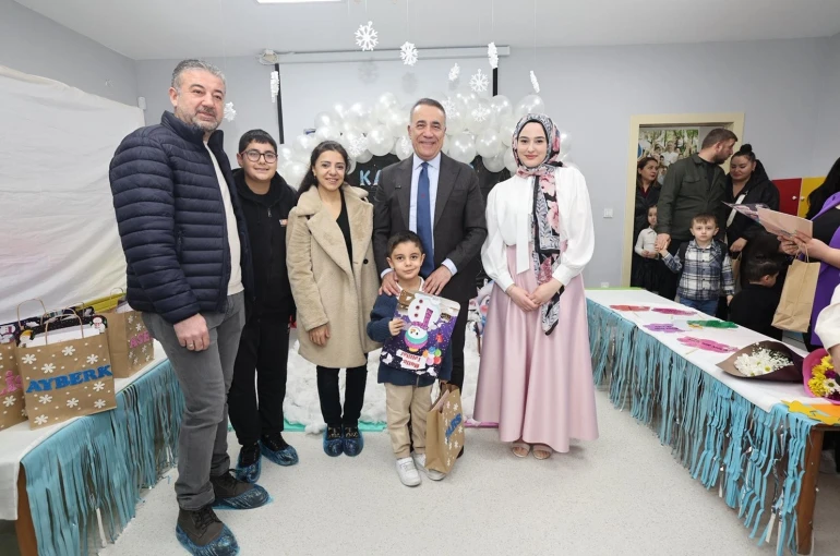 Başkan Dursun çocukların karne heyecanını paylaştı 