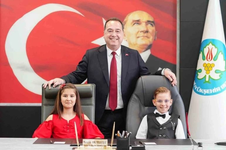 Başkan Dutlulu koltuğunu çocuklara emanet etti 