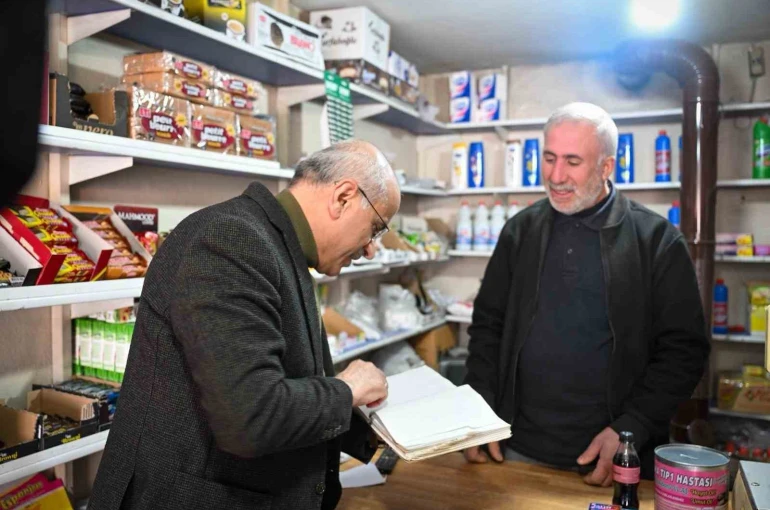 Başkan Er, vatandaşların mahalle bakkallarına ve fırınlarına olan borçlarını kapattı 