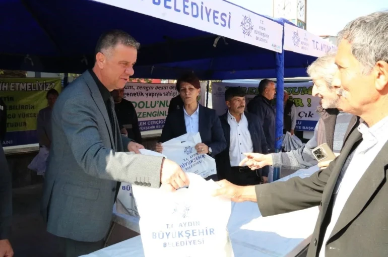 Başkan Ercan: "Kışlık sebze fidelerini vatandaşlarımızla buluşturduk"