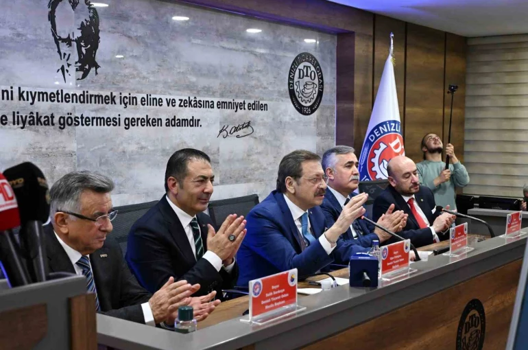 Başkan Erdoğan: "TOBB Başkanımızın ziyareti bizlere büyük bir moral ve güç kaynağı oldu" 