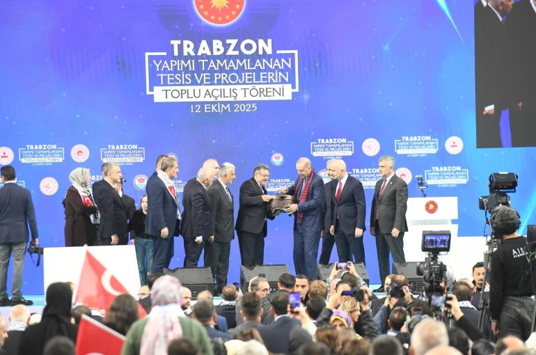 Başkan Genç: "Trabzonumuzu hizmetlerle donatmaya devam edeceğiz" 