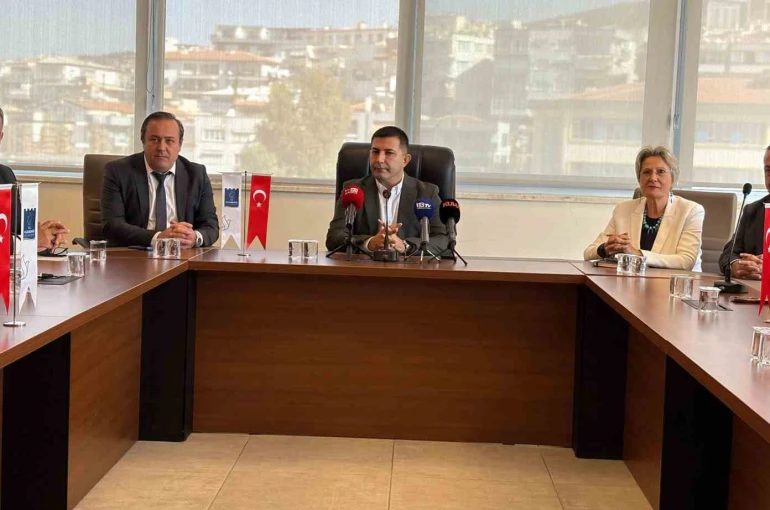 Başkan Günel: "Kuşadası Belediyesi’nin hizmet etmesini kimse engelleyemez"