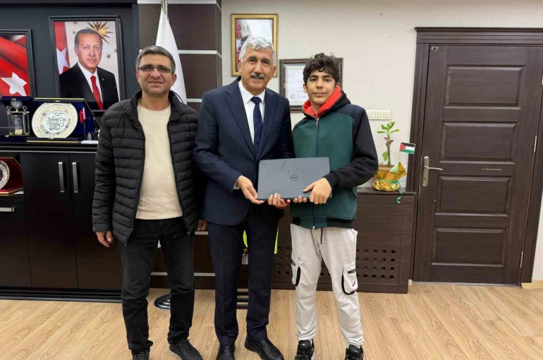 Başkan Hallaç’tan özel öğrenciye anlamlı destek 