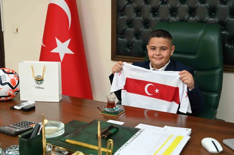 Başkan Hamamcı, 23 Nisan’da makamını ’Küçük Başkan’a devretti 