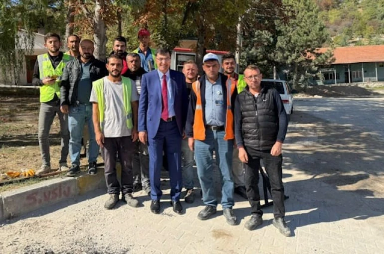 Başkan Kahveci, Gökçimen Parkı çevresindeki asfalt çalışmalarını inceledi 