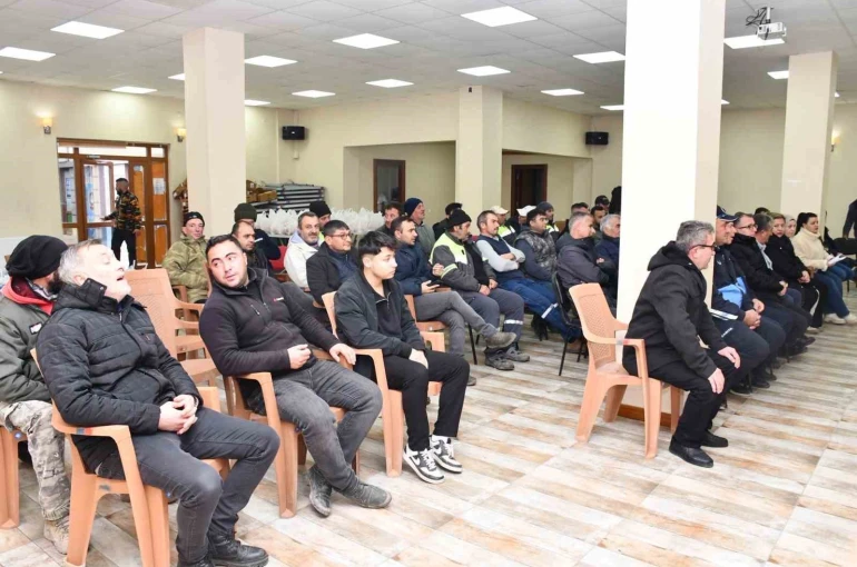 Başkan Karabacak’tan personele yeni yıl kutlaması ve yılbaşı hediyesi