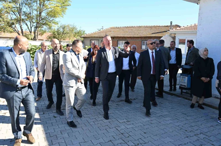 Başkan Karabatı: "Masa başı belediyeciliği yapmıyoruz, her gün sahadayız" 
