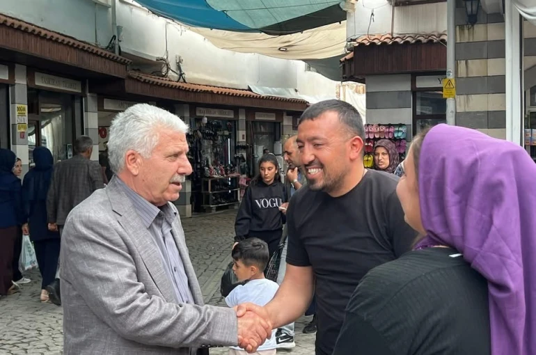 Başkan Karamehmetoğlu esnaf ve vatandaşlarla buluştu 