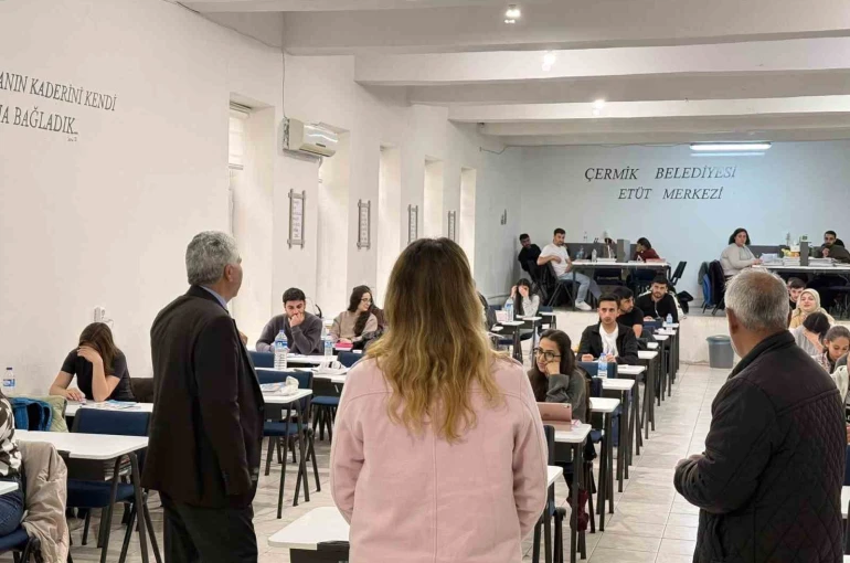 Başkan Karamehmetoğlu gençlerle bir araya geldi 