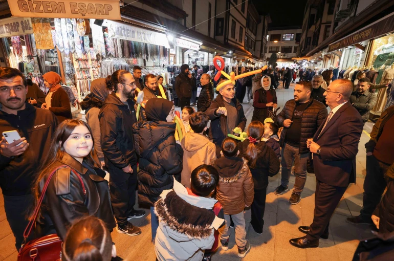Başkan Kavuş, Bedesten'de bayram coşkusuna ortak oldu