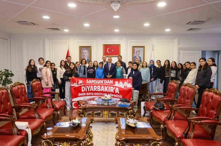 Başkan Kurnaz, Diyarbakırlı öğrencileri ağırladı 