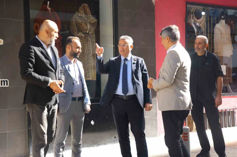 Başkan Kurnaz: "Gazi Caddesi daha modern ve daha aydınlık bir görünüme kavuşacak" 