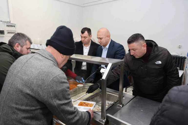 Başkan Önal, iftar sofrasında vatandaşlarla buluştu 