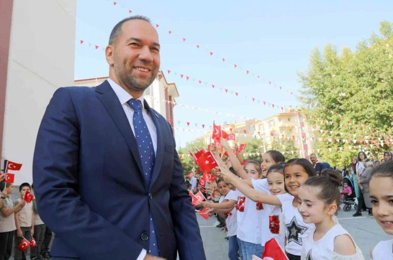 Başkan Özdemir: "Eğitim, geleceğimizi aydınlatan en önemli ışıktır" 