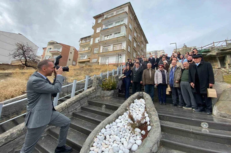Başkan Özdemir: "Gazeteciler en özel günlerinde bile mesleklerini bırakamıyor"