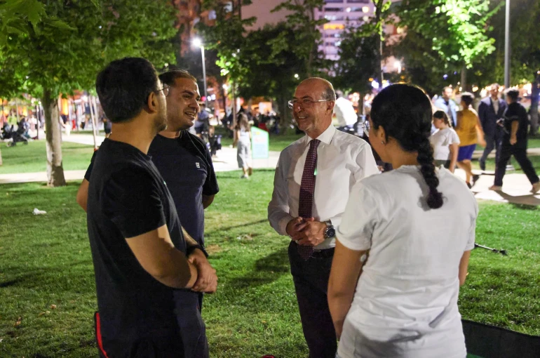 Başkan Özgökçen, Pekyatırmacı ve Bağcı Şefikcan Parkı’nda Vatandaşlarla Bir Araya Geldi