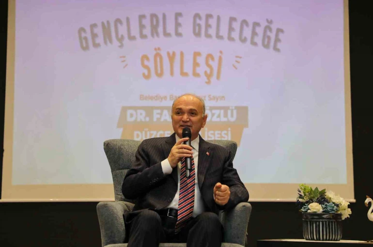 Başkan Özlü Fen Lisesi öğrencileri ile bir araya geldi 