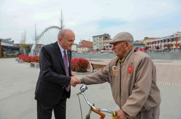 Başkan Özlü sahada vatandaşın talep ve sorunlarını yerinde dinliyor 