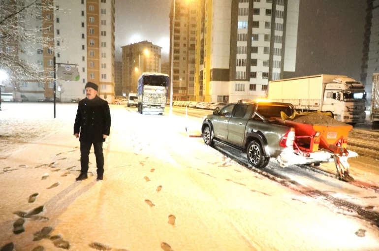 Başkan Palancıoğlu, karla mücadele için sahaya çıktı 