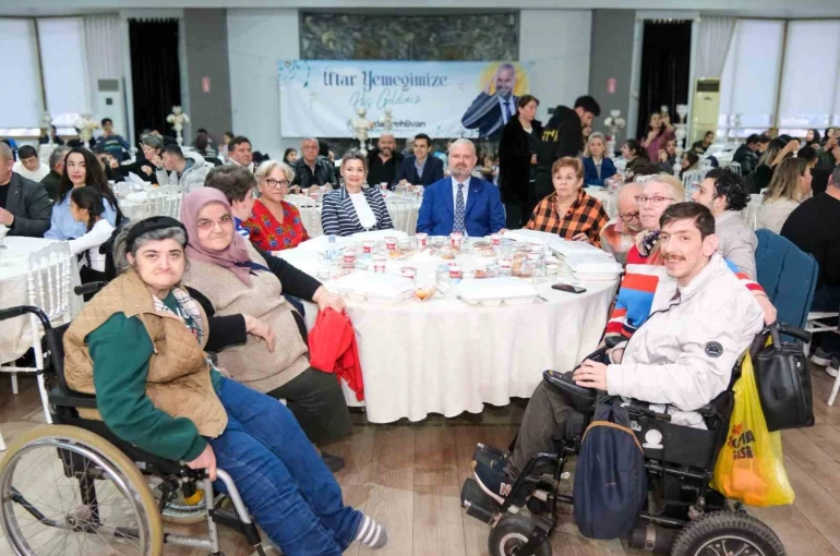 Başkan Pehlivan, Menemenlilerle gönül sofralarında buluştu