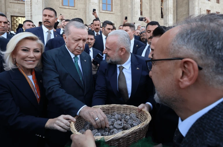 Başkan Pehlivan’dan Cumhurbaşkanı Erdoğan’a incir ikramı 