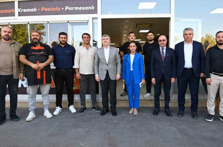 Başkan Pekyatırmacı ve Milletvekili Akyürek Selçuklu’da esnaf ve saha gezisi gerçekleştirdi 