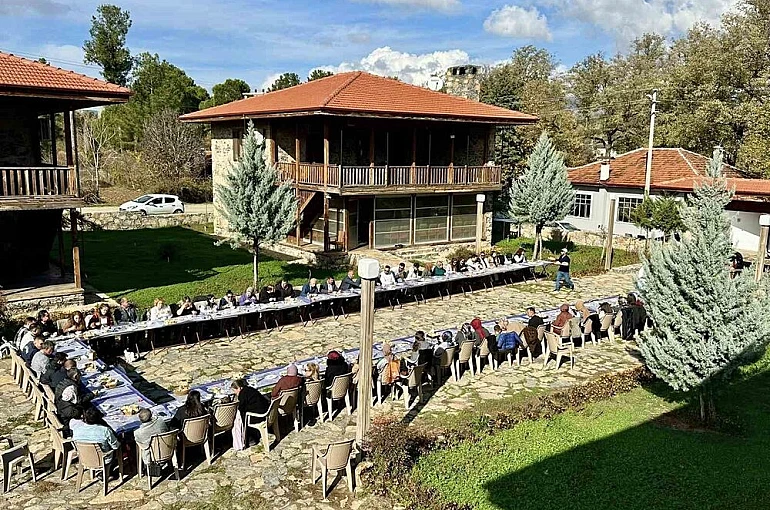 Başkan Pütün ilçede görev yapan öğretmenlerle bir araya geldi