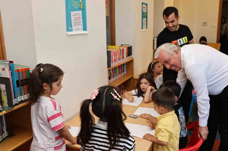 Başkan Şadi Özdemir, çocuklar ve ebeveynleri ile kütüphane buluştu 