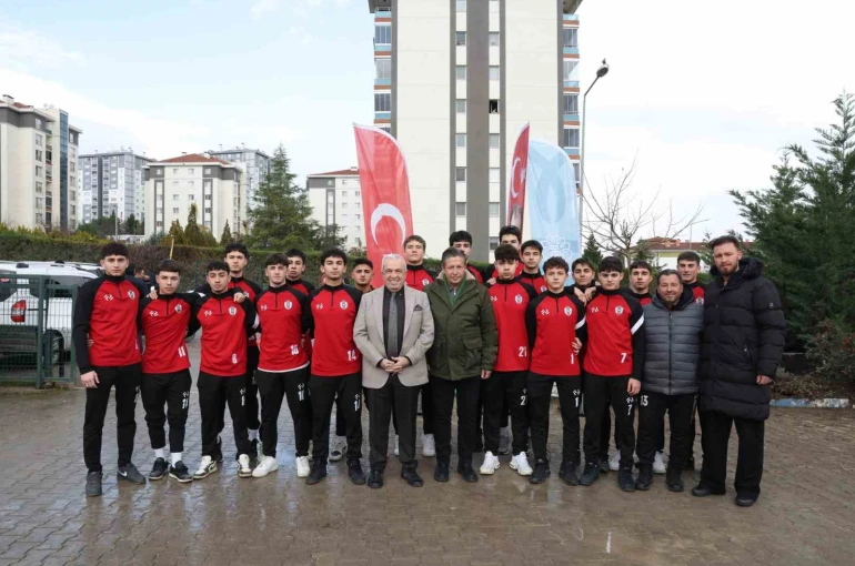 Başkan Şadi Özdemir’e Kızılcıklı’da çocuklardan kaykay park talebi geldi 