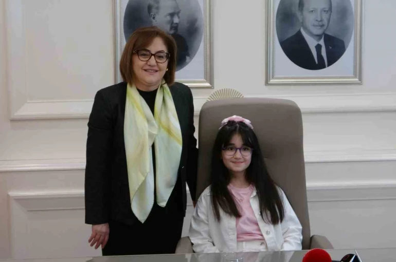 Başkan Şahin koltuğunu devretti 