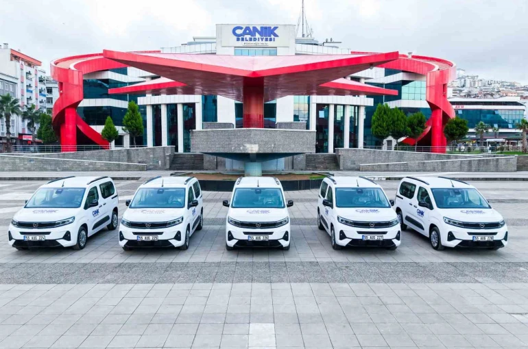 Başkan Sandıkçı: "Araç filomuzun gücüne güç katıyoruz" 