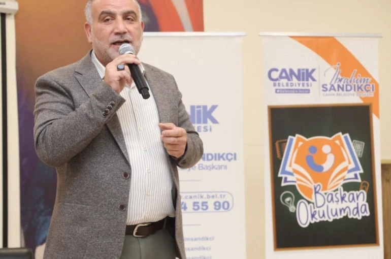 Başkan Sandıkçı: "Eğitimin her aşamasında öğrencilerin yanındayız" 