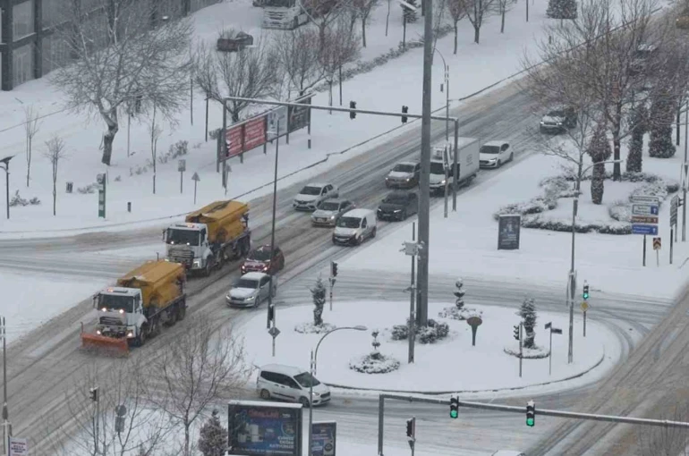 Başkan Şerifoğulları, karla mücadele çalışmalarını yerinde inceledi 