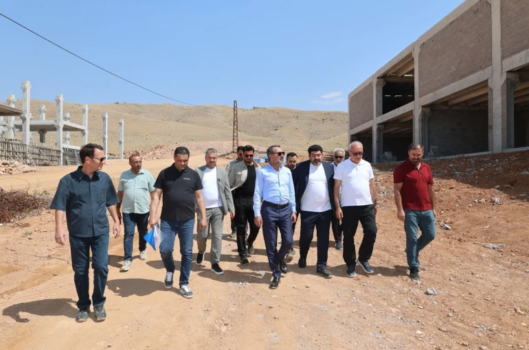 Başkan Şerifoğulları, mobilyacılar sitesinde incelemelerde bulundu