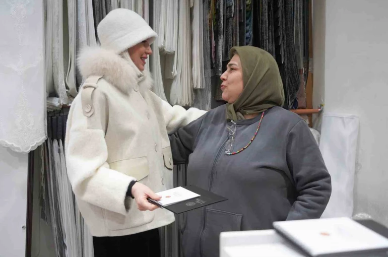 Başkan Subaşı yeni yılın ilk gününde esnaf ve vatandaşların yeni yıllarını kutladı