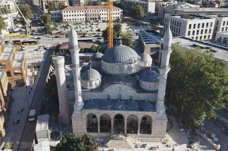 Başkan Taşkın ve Milletvekili Babacan Yeni Cami’deki çalışmaları inceledi
