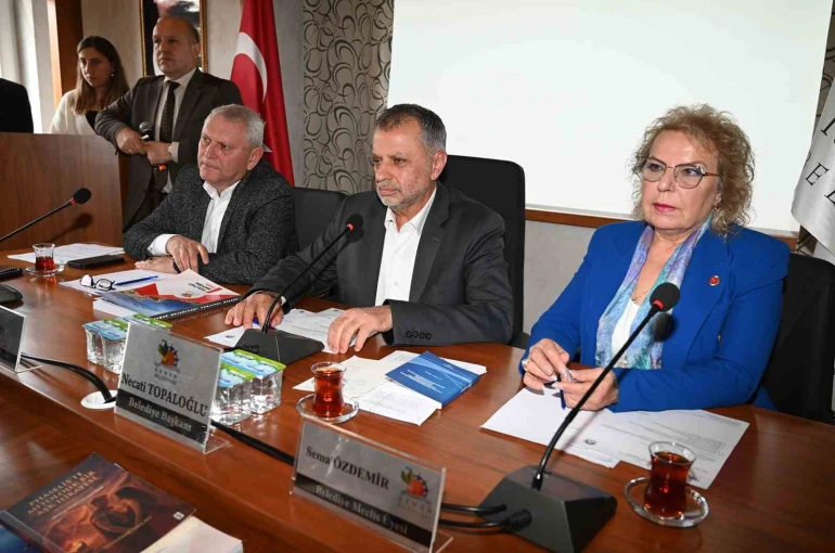 Başkan Topaloğlu: "Yollardaki kazılar altyapı kurumlarına ait"