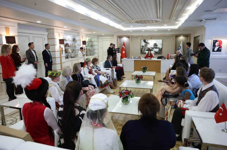 Başkan Vekili Büşra Özdemir dünya çocuklarını ağırladı 