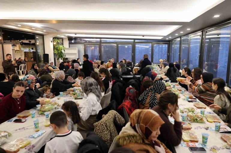Başkan Yalçın gönül sofrasında vatandaşlarla iftar açtı 