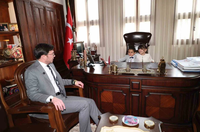 Başkan Yazıcıoğlu, makamını miniklere devretti 