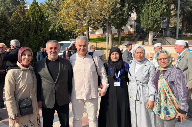 Başkan Yıldırım umrecilerin manevi duygularına ortak oldu 