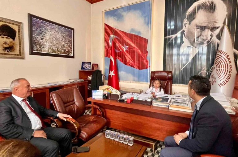 Başkan Yıldırımkaya öğrencileri makamında ağırladı