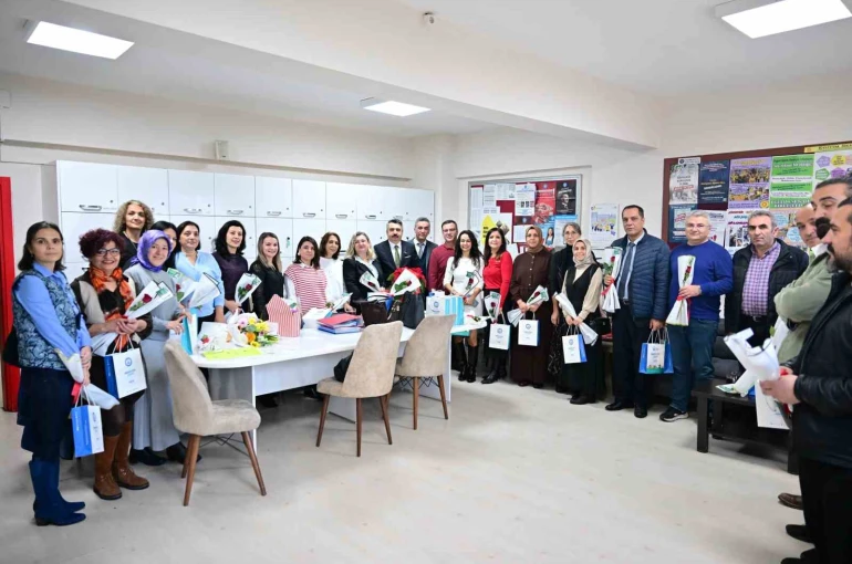 Başkan Yılmaz: "Öğretmenler, bizim kahramanlarımızdır"