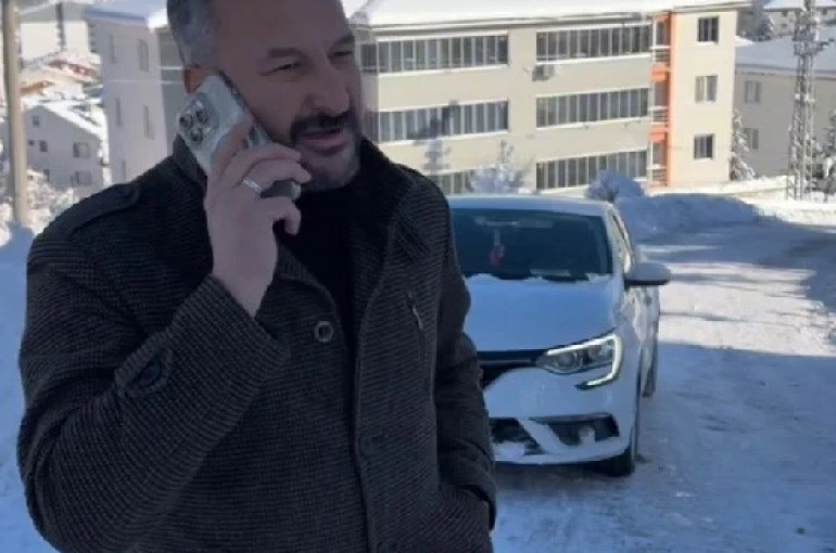 Başkan yolda kaldı, kendini eleştirdi 