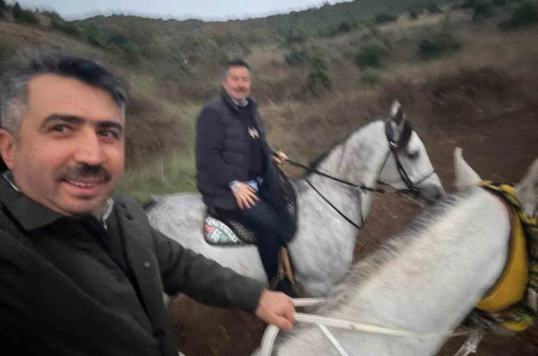 Başkanlar ata binerek stres attı 