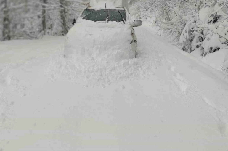 Başkent EDAŞ zorlu kış şartlarında 7/24 sahada mücadele ediyor 