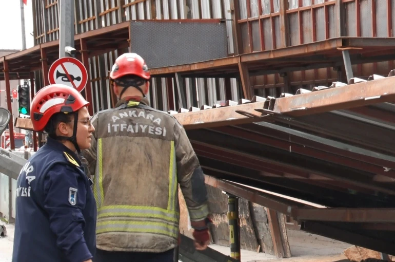 Başkent’te yıkım sırasında platform yola çöktü: 3 yaralı 