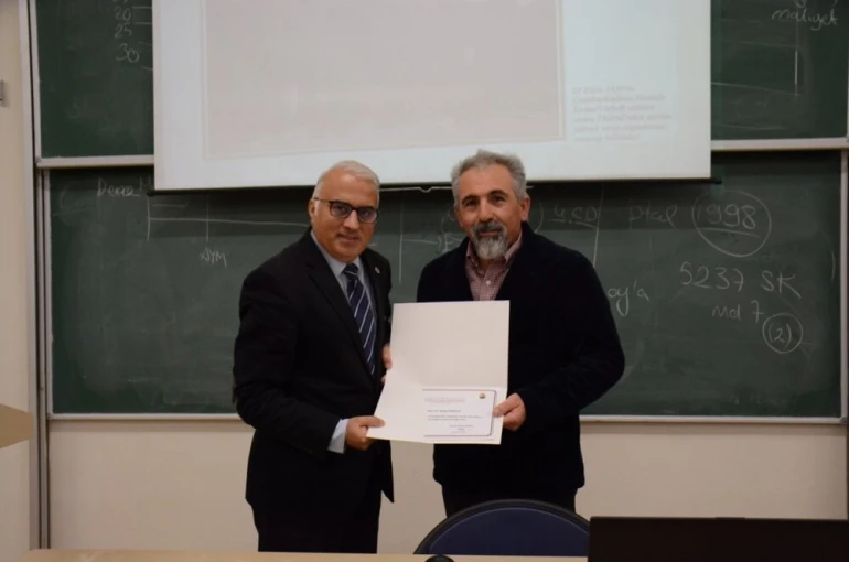 ’Başöğretmen Atatürk, Modernleşme ve Hukuk’ konferansı gerçekleştirildi 